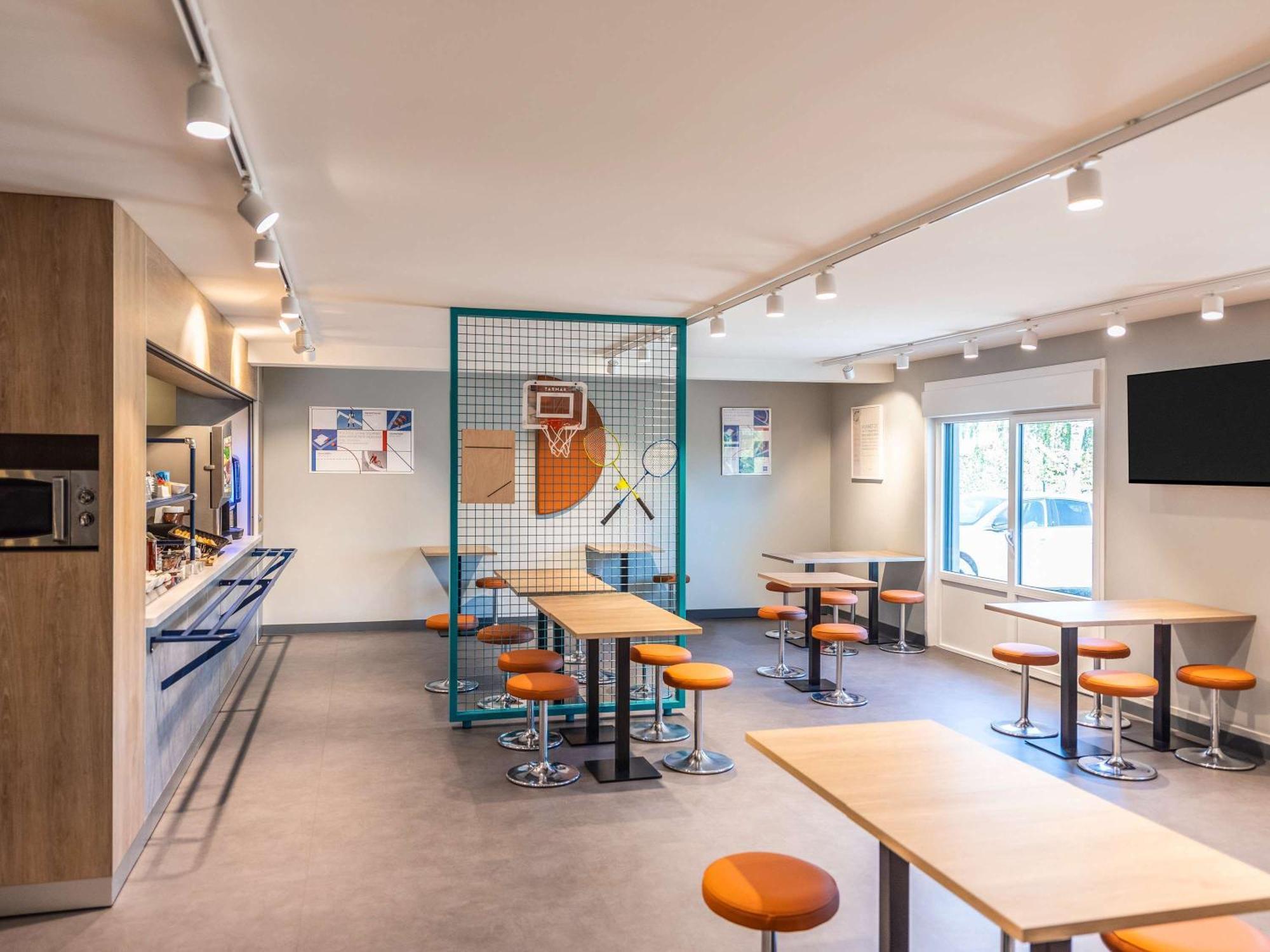 Ibis Budget Villefranche Limas Eksteriør billede